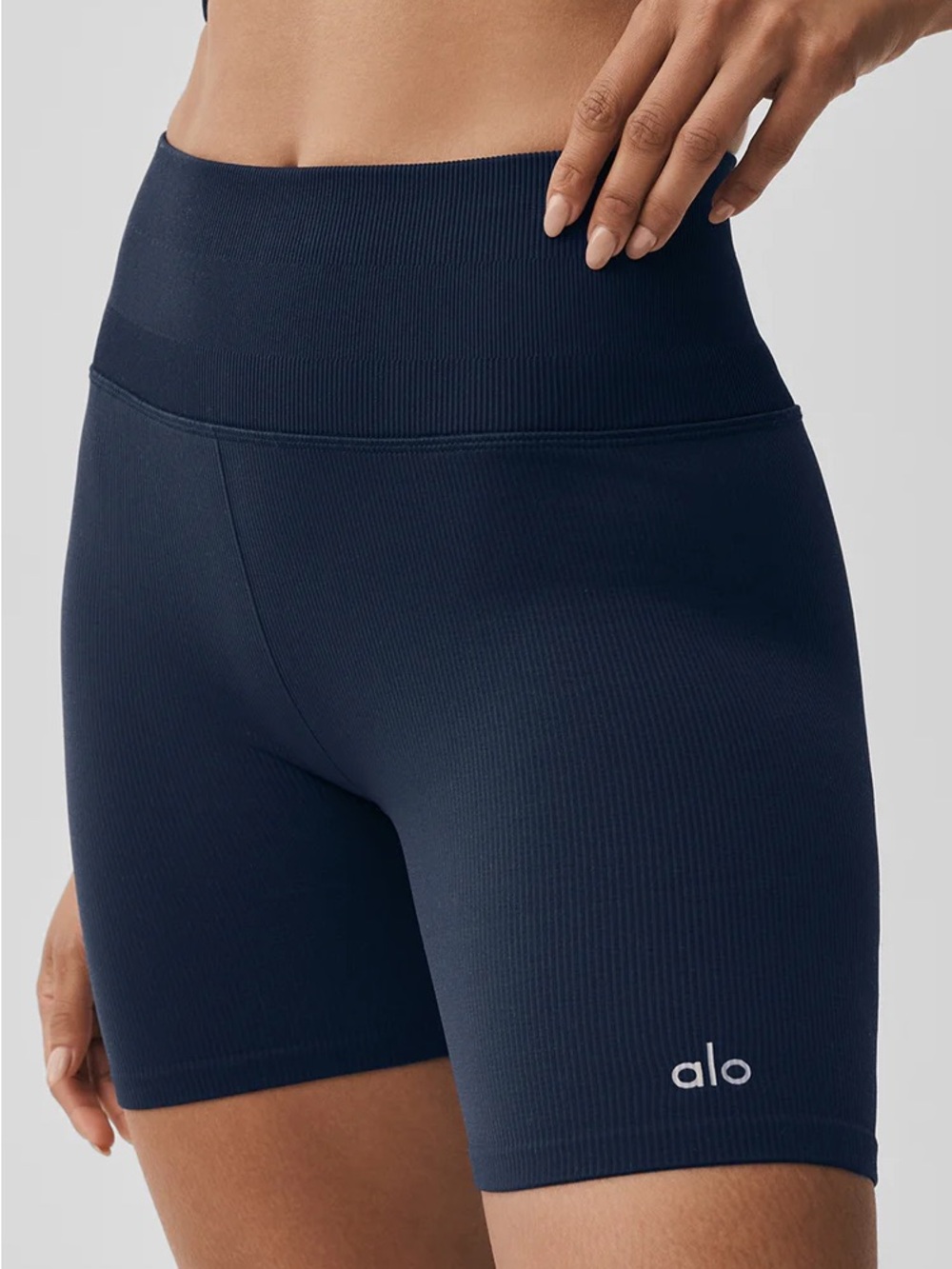 Alo seamless ribbed favorite shorts 5" inseam size xs in navy NWT
